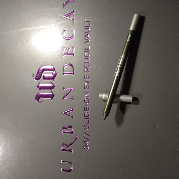 URBAN DECAY VAULT 24/7 GLIDE-ON EYE PENCIL IN MILDEW - Picture 1 of 3
